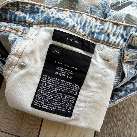 Alexander Wang Bite Logo Short In Pebble Bleach Denim Shorts | Size: 24 - Picture 7 of 10